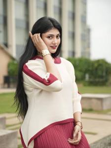 1_drishya-raghunath-in-white-top-with-red-skirt-photos-001