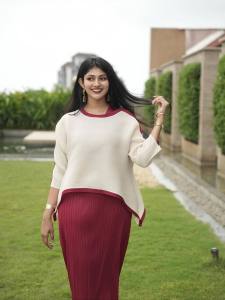 1_drishya-raghunath-in-white-top-with-red-skirt-photos-004