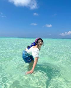 drishya-raghunath-beach-outfit-photos-001