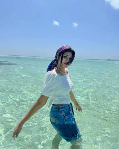 drishya-raghunath-beach-outfit-photos-003