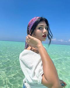 drishya-raghunath-beach-outfit-photos-004