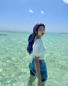drishya-raghunath-beach-outfit-photos-006