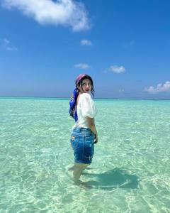 drishya-raghunath-beach-outfit-photos-007