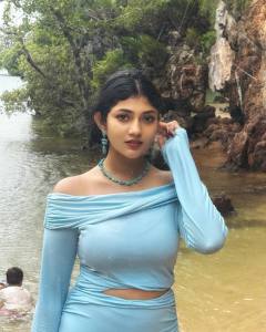 drishya-raghunath-beach-outfit-photos-015
