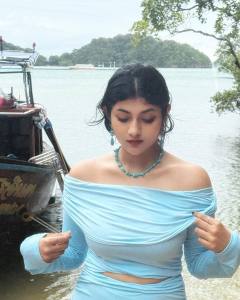 drishya-raghunath-beach-outfit-photos-017