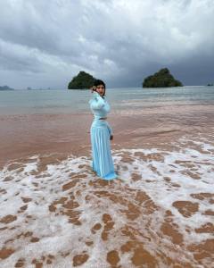 drishya-raghunath-beach-outfit-photos-019