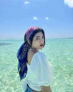 drishya-raghunath-beach-outfit-photos