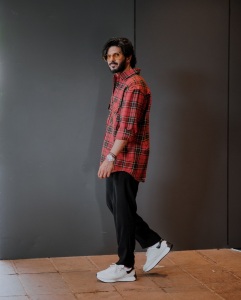 dulquer-salmaan-in-trending-check-shirt-photos-001