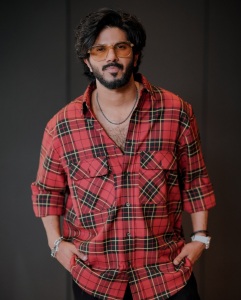 dulquer-salmaan-in-trending-check-shirt-photos-002