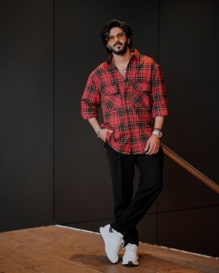 dulquer-salmaan-in-trending-check-shirt-photos-003