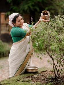 durga-krishna-in-saree-pregnancy-photoshoot-005