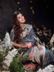 durga-krishna-in-saree-pregnancy-photoshoot
