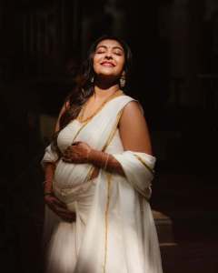 durga-krishna-pregnancy-time-photoshoot-photos-017