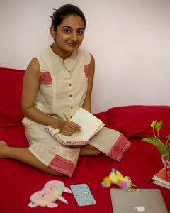 1_esther-anil-saree-photos