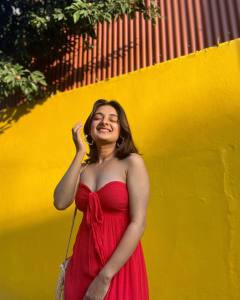 esther-anil-glamour-look-photos-004