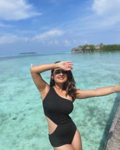 esther-anil-in-black-swimsuit-dress-photos
