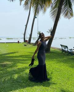esther-anil-in-black-top-photos-hd-new