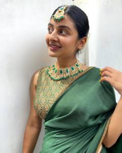 esther-anil-in-green-colour-saree-002