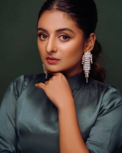 esther-anil-in-green-gown-picture-new-001