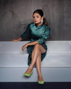 esther-anil-in-green-gown-picture-new-002
