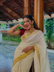 esther-anil-in-kerala-saree-with-simple-blouse-style-ideas-photos-001