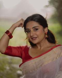 esther-anil-in-kerala-saree-with-simple-blouse-style-ideas-photos-003