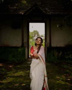 esther-anil-in-kerala-saree-with-simple-blouse-style-ideas-photos-004