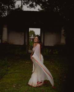 esther-anil-in-kerala-saree-with-simple-blouse-style-ideas-photos-007
