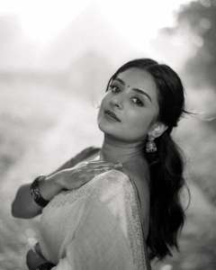 esther-anil-in-kerala-saree-with-simple-blouse-style-ideas-photos-010