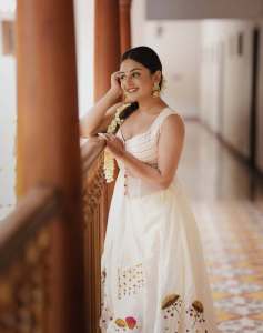 esther-anil-in-latest-trending-outfit-and-makeup-for-function-photos-002