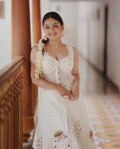 esther-anil-in-latest-trending-outfit-and-makeup-for-function-photos-006
