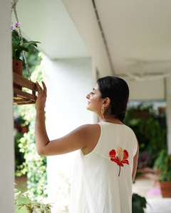 esther-anil-in-off-white-pure-mul-cotton-Vaaka-flower-embroidered-A-line-flared-onam-dress-003
