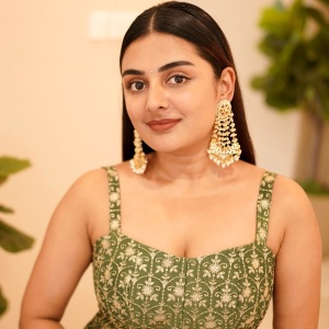esther-anil-in-party-wear-outfit-latest-ideas-photos-002