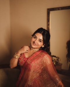 esther-anil-in-party-wear-outfit-latest-ideas-photos-003