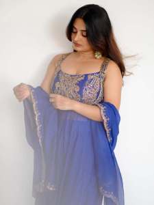 esther-anil-in-party-wear-outfit-simple-and-elegant-look-ideas-photos-001