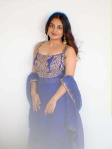 esther-anil-in-party-wear-outfit-simple-and-elegant-look-ideas-photos-004