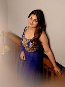esther-anil-in-party-wear-outfit-simple-and-elegant-look-ideas-photos