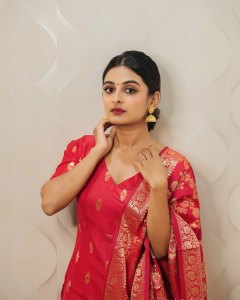 esther-anil-in-red-churidar-photos-004