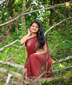 esther-anil-in-saree-latest-photos-128