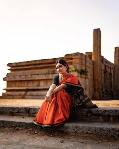 esther-anil-in-saree-photos-latest-images-002