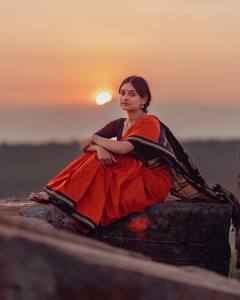 esther-anil-in-saree-photos-latest-images-007