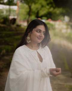 esther-anil-in-white-anarkali-churidar-party-wear-outfit-ideas-pics-001