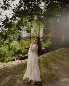 esther-anil-in-white-anarkali-churidar-party-wear-outfit-ideas-pics