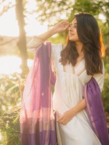 esther-anil-in-white-churidar-with-purple-dupatta-photos-001