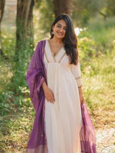 esther-anil-in-white-churidar-with-purple-dupatta-photos-004