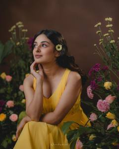 esther-anil-in-yellow-sleeveless-long-dress-images