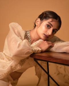 esther-anil-latest-fashion-photoshoot-photos-001
