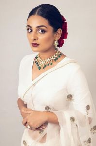 esther-anil-latest-pics-in-white-saree-001