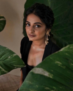 esther-anil-new-photoshoot-in-black-dress-2021-002