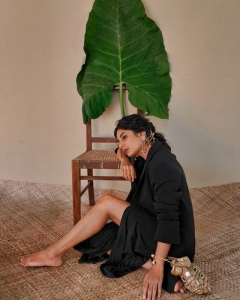 esther-anil-new-photoshoot-in-black-dress-2021-006